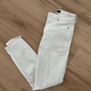 Abercrombie & Fitch Women's Cream Skinny Jeans
